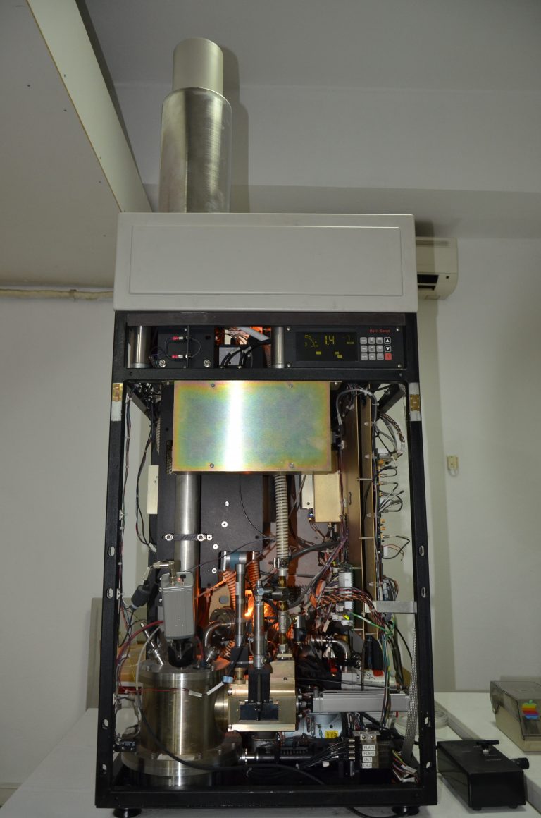 Matriks Yardımlı Lazer Desorpsiyon İyonlaştırmalı – Uçuş Zamanlı Kütle Spektrometresi (MALDI-TOF MS) (Applied Biosystems,Voyager DePro)